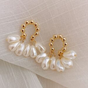 Classic pearl earrings